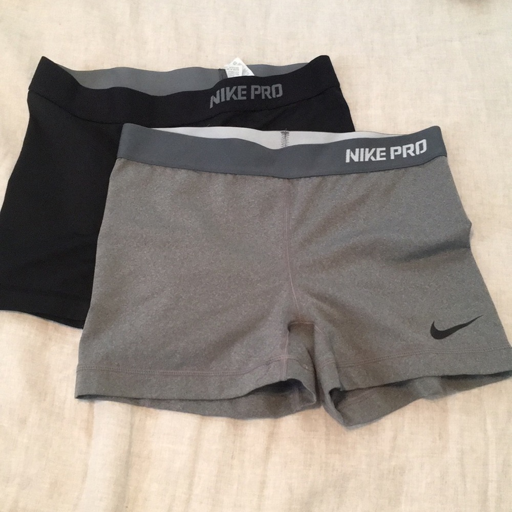 Set of two Nike pros!